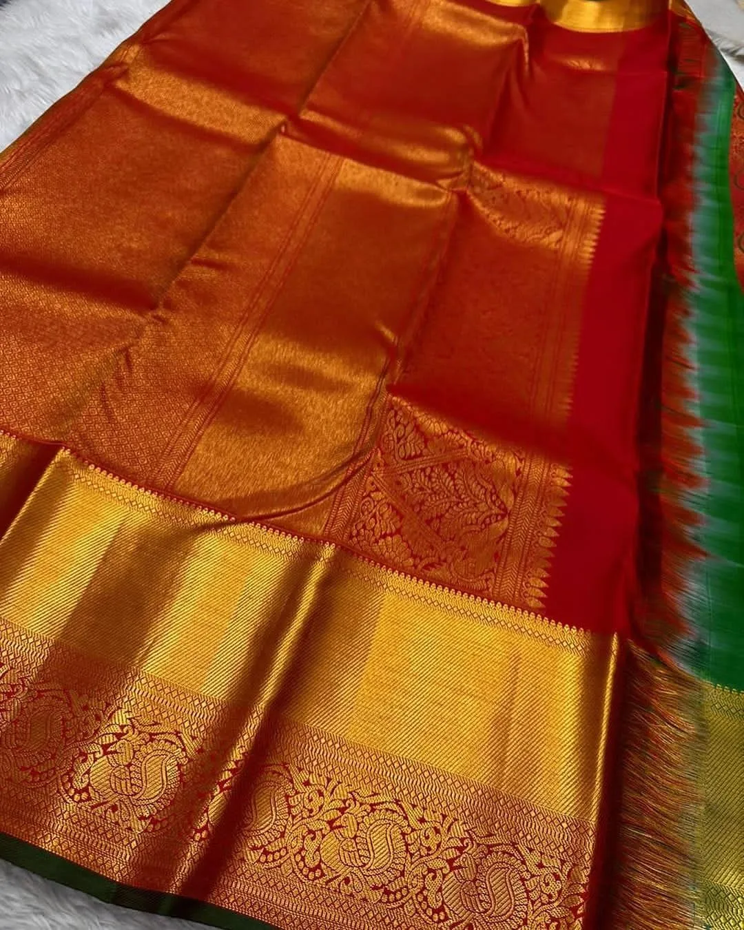Traditional Red Soft Silk Saree With Beauteous Blouse Piece