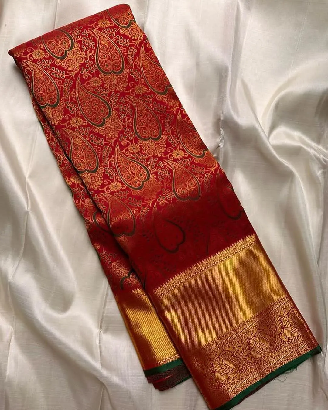 Traditional Red Soft Silk Saree With Beauteous Blouse Piece